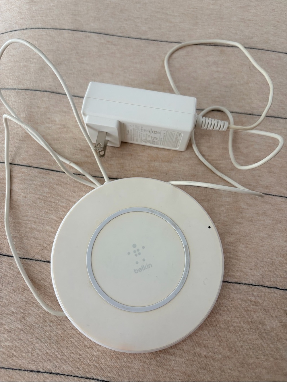 belkin White Wireless Charging Pad with Power Adapter